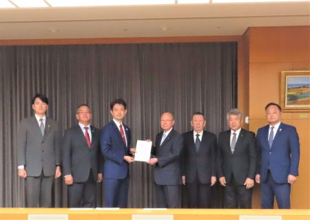R5年11月20日(月)：千葉県庁　熊谷千葉県知事に要望書を提出。