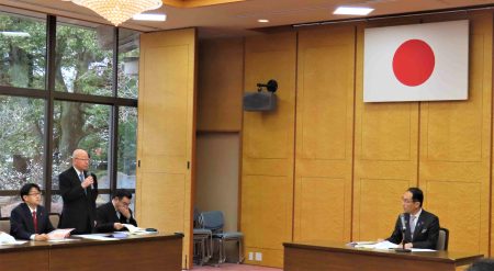 R6年2月5日(月)：埼玉県知事公館　大野元裕埼玉県知事に要望書を提出。