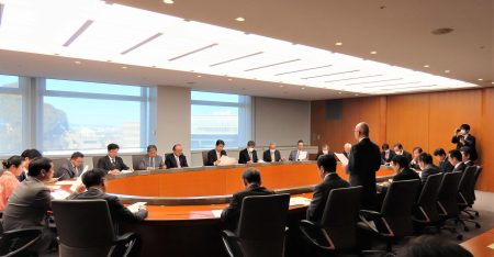 R6年2月16日(金)：茨城県庁　大井川和彦茨城県知事に要望書を提出。